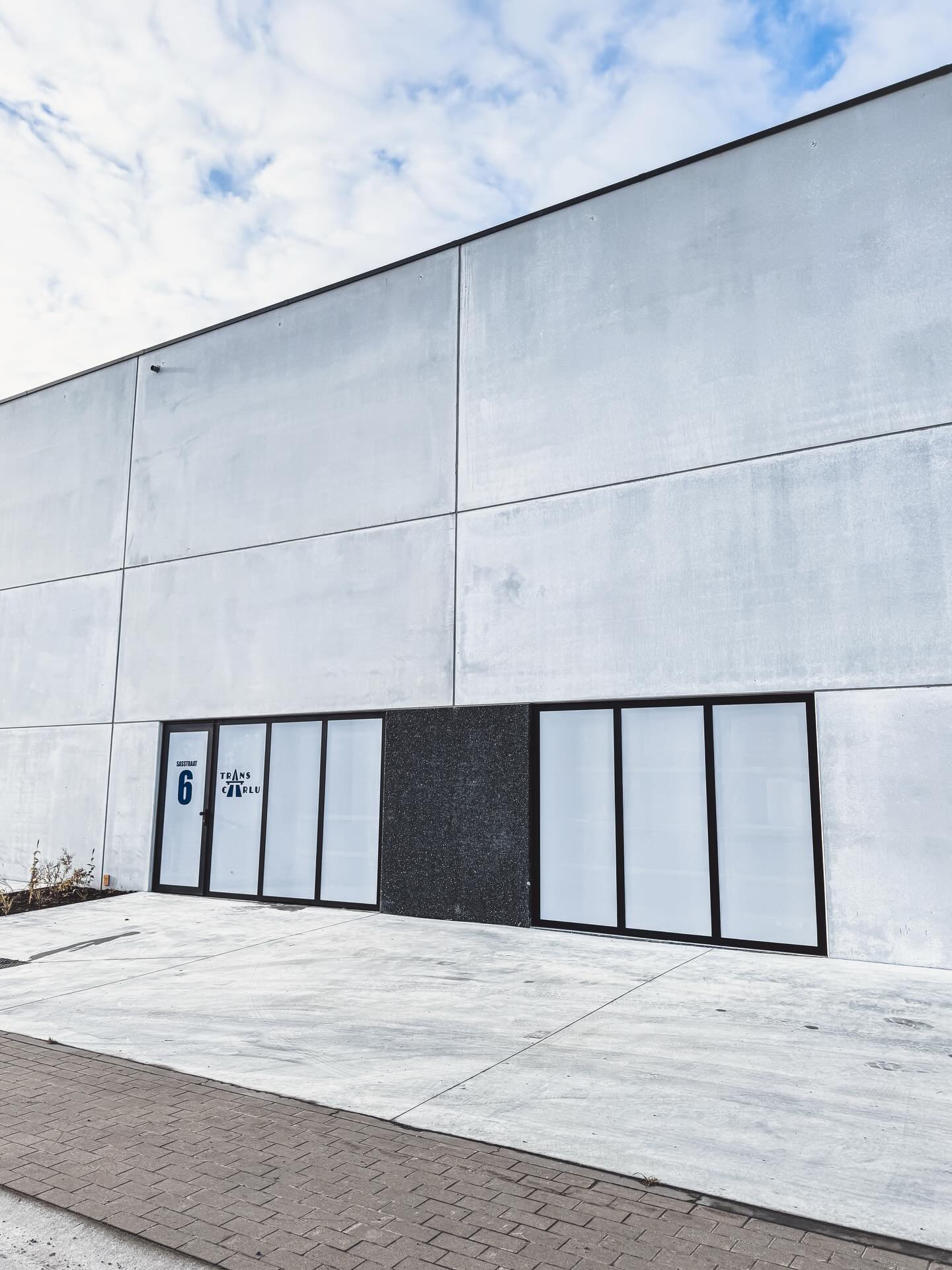 One Way Vision raamsticker voor TransCarlu.👀 
Wil jij ook meer privacy en/of reclame maken zonder